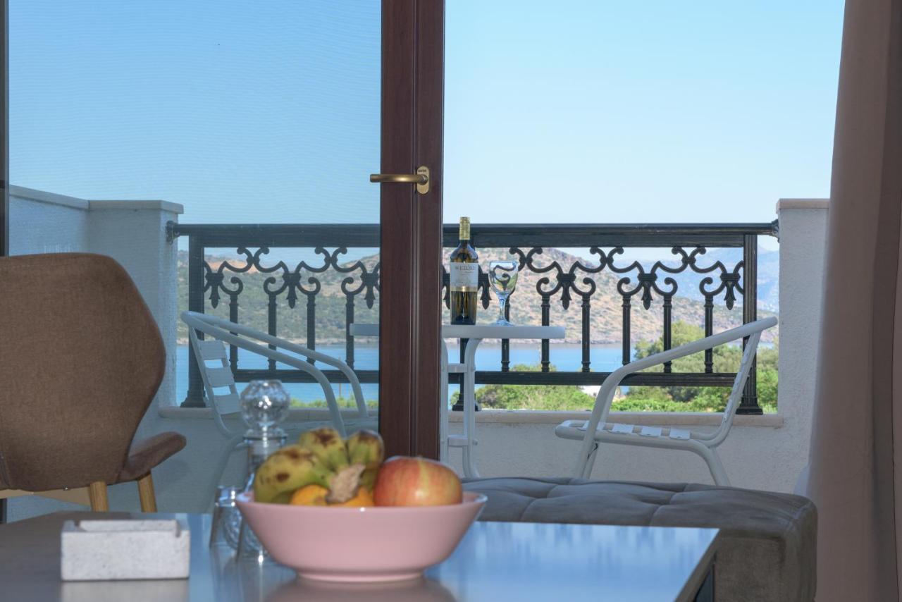 Rafaela Apartments Истро Экстерьер фото